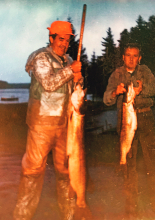 holding-musky-fish